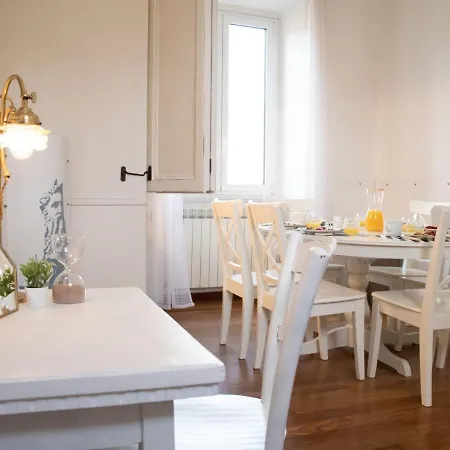 Apartment The Best Rent - Three-bedroom Close To Colosseo *