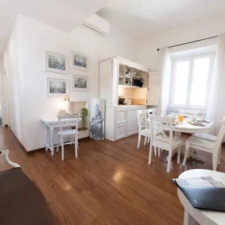 The Best Rent - Three-bedroom Close To Colosseo Apartment *
