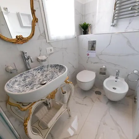 The Best Rent - Three-bedroom Close To Colosseo Appartement